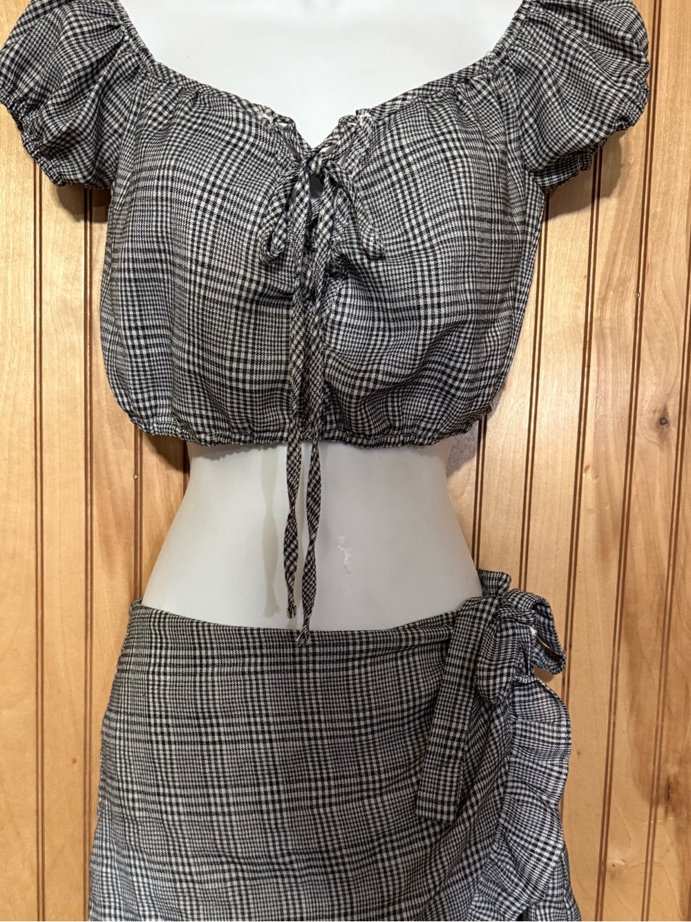 Honey Belle Black and White Plaid Puff Sleeve Crop Top •Size S•